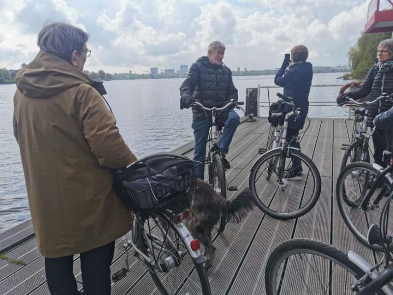 Bike tour around the Alster - Celebs, water, and nature - Booking and Cancellation Policies