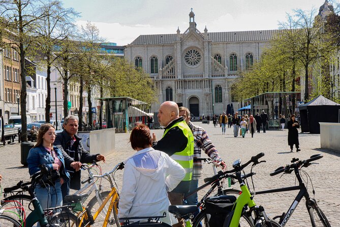 Bike tour Brussels highlights and hidden gems - Riding on Cobblestone Streets and Navigating the City