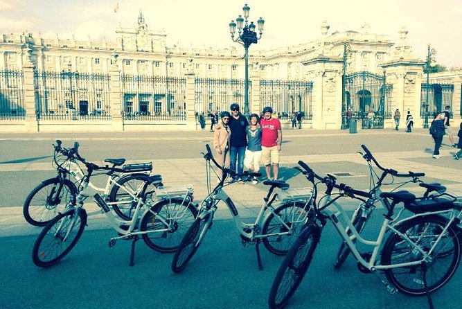 Bike Tour chasing the best Sunset in Madrid - Discovering the Green Spaces of Parque del Oeste