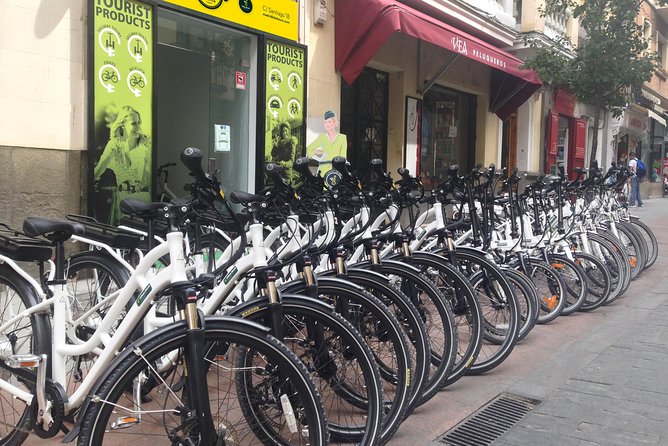 Bike Tour chasing the best Sunset in Madrid - The Role of the Guide in Navigating Madrid’s Evening Streets