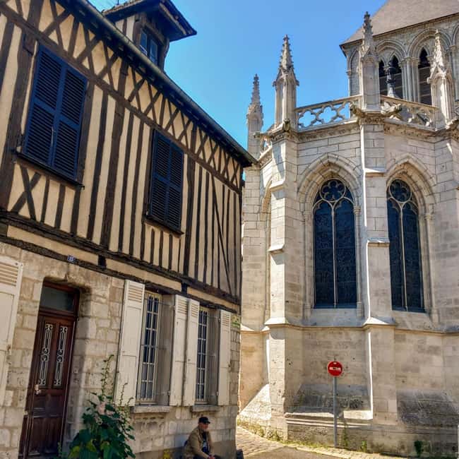 Bike tour from Vernon to Giverny with local guide - Discover Vernon’s Medieval Charm and WW2 Heritage
