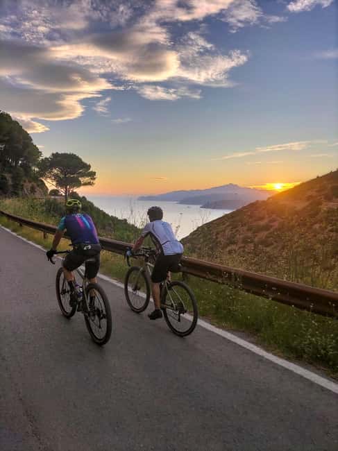 Bike tour in the gravel paradise of Elba Island on Monte Calamita - Key Points