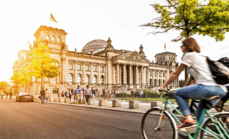 Bike Tour of Berlin Top Attractions with Private Guide - The Guide’s Style and Knowledge