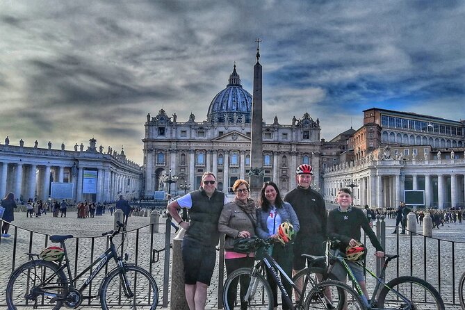 Bike Tour: The city in its heart - The Guide’s Role: Informative and Engaging Storytelling