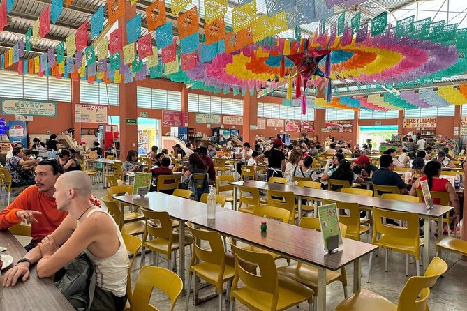 Bike tour to the Tule Tree and the Gastronomic Market - Visiting the Tule Tree: A Natural Wonder