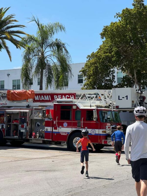 Biking tour around South Beach - in French - Starting Point at the Bike Shop for a Custom Fit
