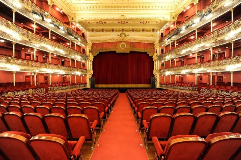 Bilbao architecture and churches tour - Exploring Bilbao’s Old Town and New Squares