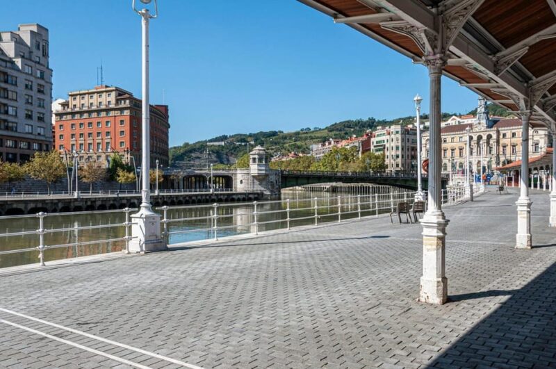 Bilbao: City Highlights Walking Tour - Visiting Plaza Nueva: The Heart of Bilbaos Old Town