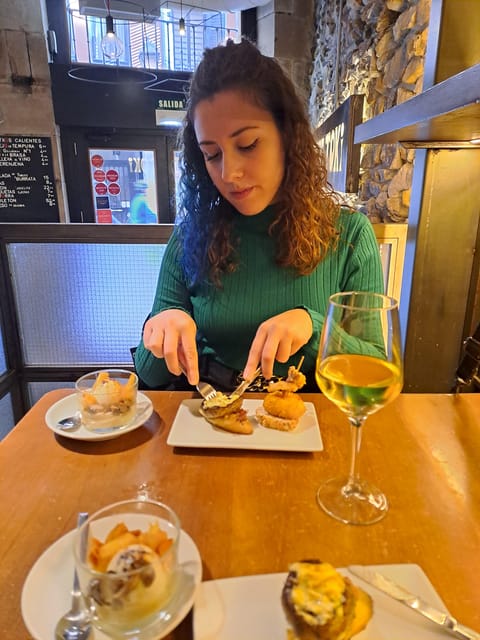 Bilbao Food Tour with Pintxos & Drinks with a Local - Tasting Pintxos and Gourmet Tapas at Top Bilbao Bars
