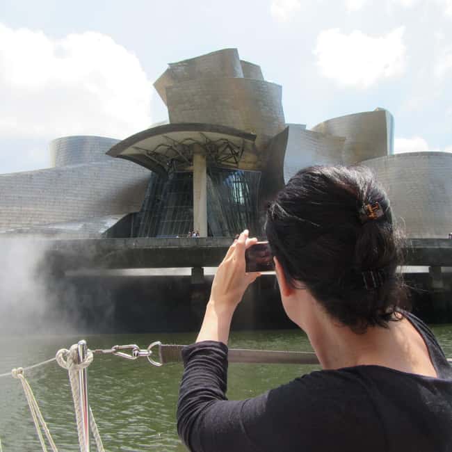 Bilbao-Getxo: Private sailboat tour along the estuary, from Bilbao to the sea - Key Points