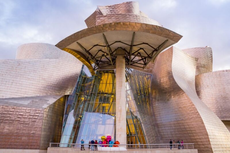 Bilbao: Guggenheim Museum Private Guided Visit - Exploring the Main Galleries and Exhibitions