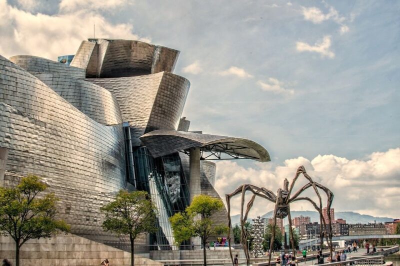 Bilbao: Guggenheim Museum Private Guided Visit - Insights from Knowledgeable Guides