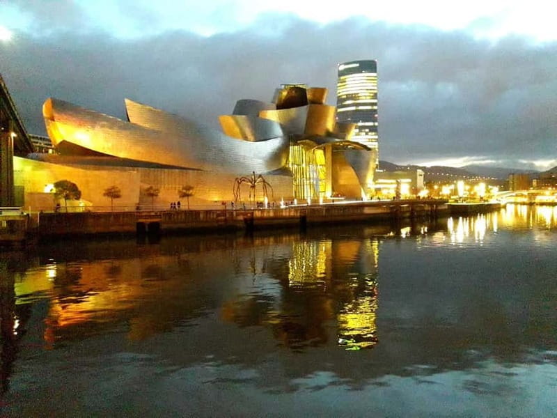 Bilbao: Guggenheim VIP Experience. Small Group. Expert Guide - Engaging Storytelling and Personal Touches