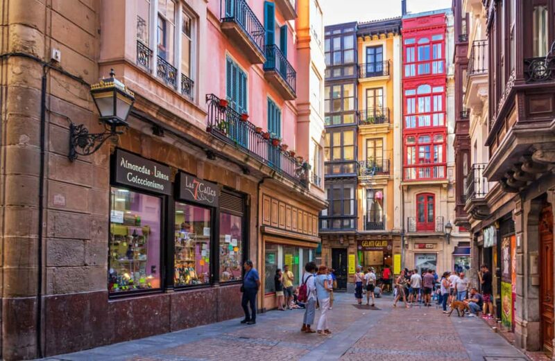 Bilbao: Historic Walking Tour and Highlights - Starting at the Guggenheim: From Art to Streets