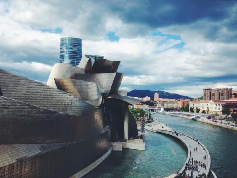 Bilbao: Historic Walking Tour and Highlights - What Visitors Appreciate About This Tour