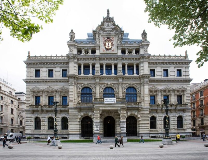Bilbao: Historical and Architectural Walking Tour - Exploring the Interior of the Bilbao Metro and the Alhóndiga