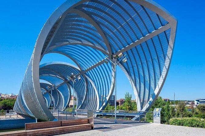 Bilbao Must See Attractions Walking Tour With A Guide - Exploring Architectural and Religious Sites: Parroquia de San Anton