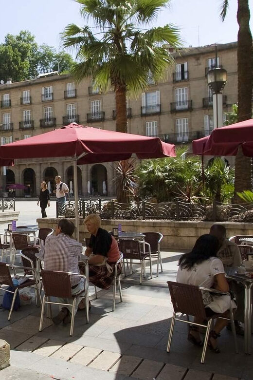 Bilbao old town walking tour - La Plaza Nueva and Its Photos