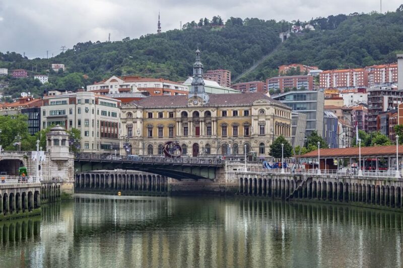 Bilbao - Private Historic walking tour - Discovering Plaza Nueva and Its Vibrant Atmosphere