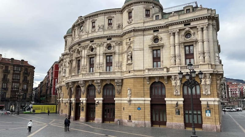 Bilbao: Private walking tour of the old town - Key Points