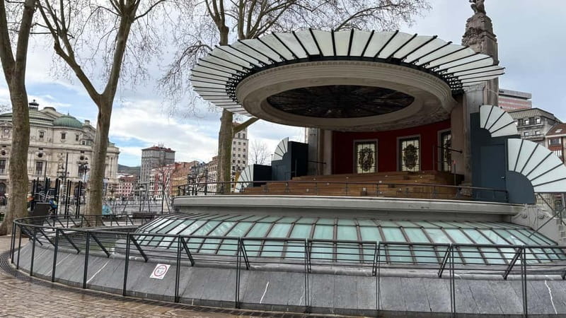 Bilbao: Private walking tour of the old town - The Atmosphere and Local Life in Bilbao’s Historic Quarter