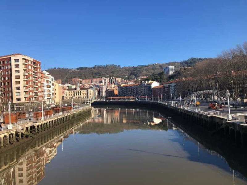 Bilbao: Private walking tour of the old town - The Tour Guide and Language Options