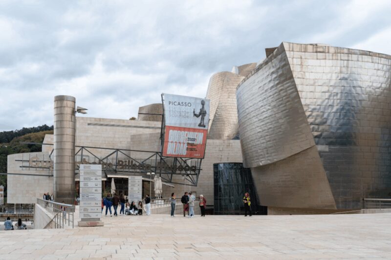 Bilbao: Skip-the-Line Guggenheim Museum Guided Tour - Viewing the Masterpieces and Exhibitions with a Knowledgeable Guide