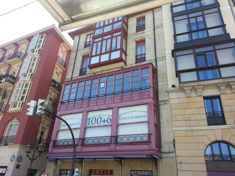 Bilbao Walking Tour and cable car in spanish - Practical Details and Group Size