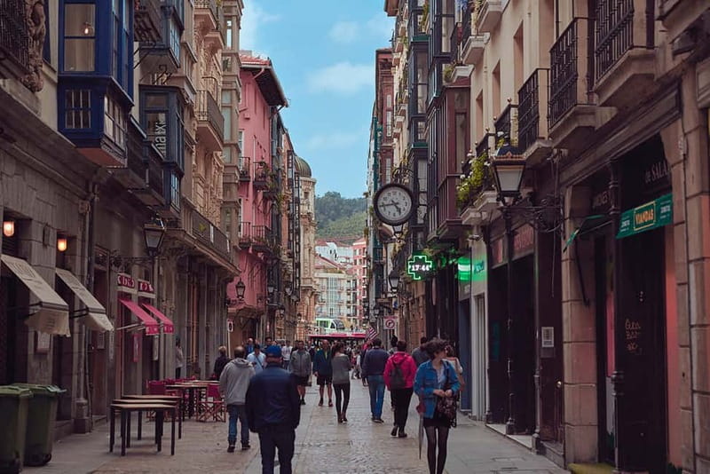 Bilbao Walking Tour and cable car in spanish - Why This Tour Stands Out in Bilbao