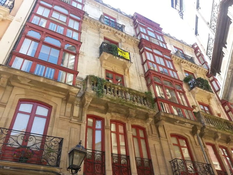 Bilbao Walking Tour and cable car in spanish - Who Should Consider This Tour in Bilbao