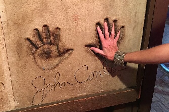 Billy Bob's Texas Honky Tonk Dinner and Photo Package - The Photo and Souvenir Experience