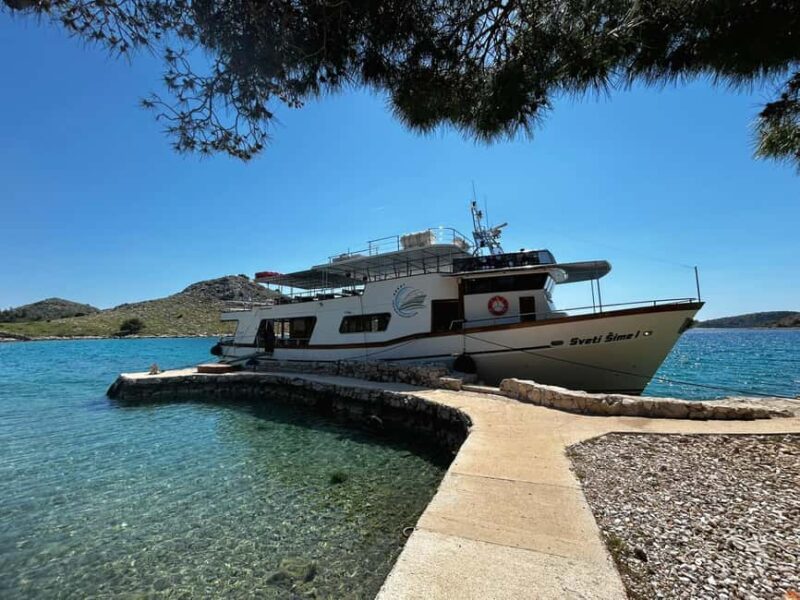 Biograd na Moru: Kornati National Park Boat Tour & Lunch - Sun Deck and Bar Comforts