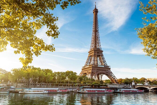 "Bistrot" cruise 2h on the Seine - Discover the Charm of Paris from the Seine on a 2-Hour Bistrot Cruise