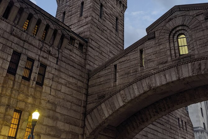Black & Ghost Tour - The Frick Building and the Ghost in the Office