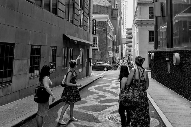 Black & Ghost Tour - Walking Past Downtown’s Beautiful Square
