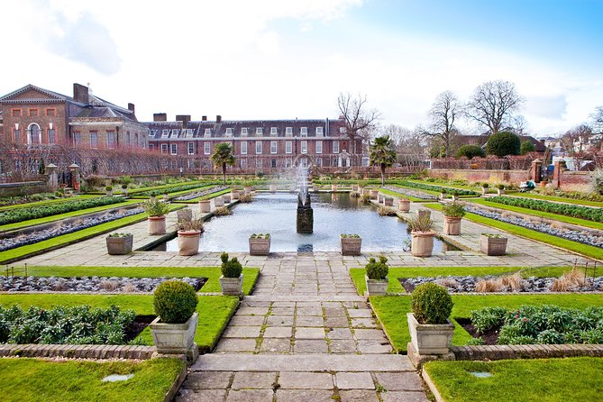 Black Taxi Tour of London: Classic Sightseeing Bespoke & Fun - Exploring Londons Religious Landmark: St. Pauls Cathedral
