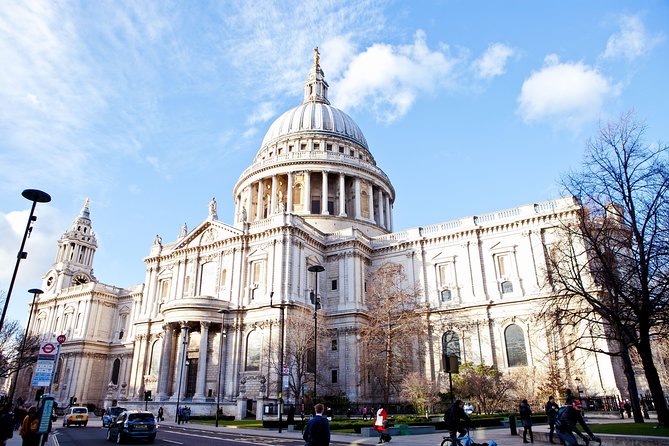 Black Taxi Tour of London: Classic Sightseeing Bespoke & Fun - Trafalgar Square: The Heart of London’s Public Life