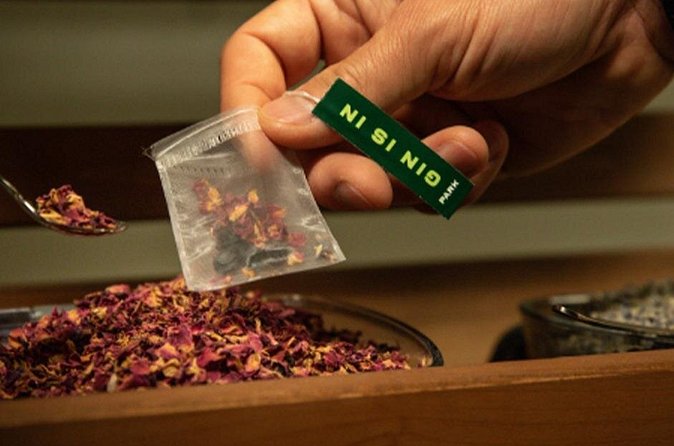 Blend Your Own Gin Experience in Banff - Accessibility and Meeting Details