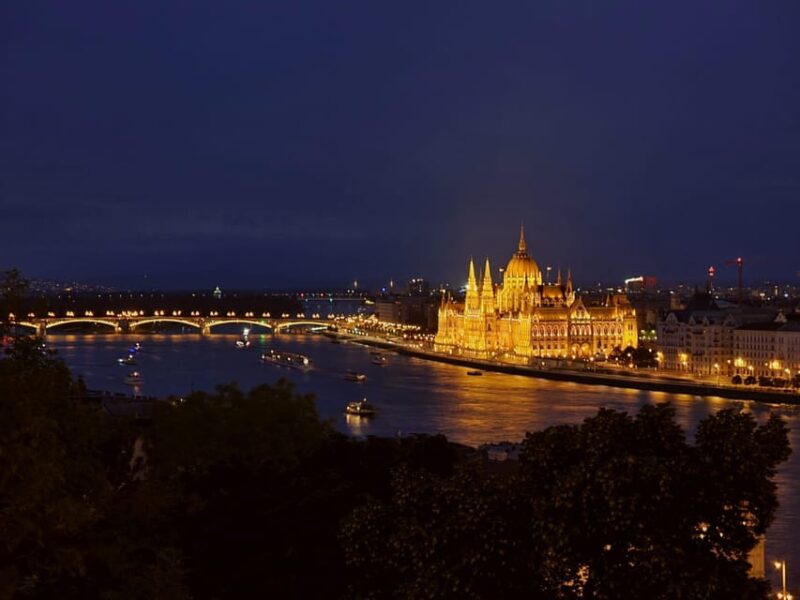 BloodThirsty Hungary: Walking tour & Dark Historical Stories - Iconic Landmarks and Scenic Views