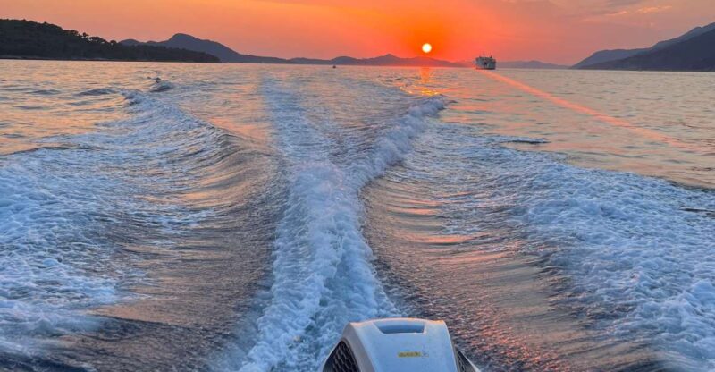 Blue and Green cave with romantic sunset - Key Points