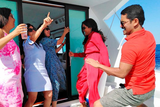 Blue cave and Hvar - 5 Islands speedboat tour from Split - Onboard Comforts and Amenities