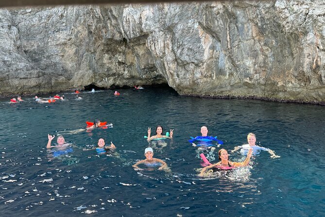 Blue Cave Boat Tour in Dubrovnik - Starting from Dubrovnik’s Obala Radia: The Meeting Point