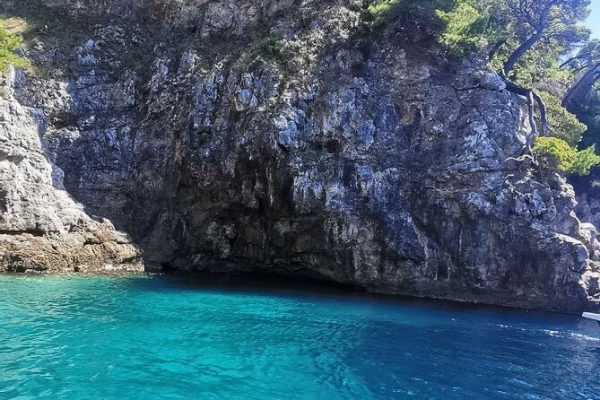 Blue cave tour with a speedboat-small group - Key Points
