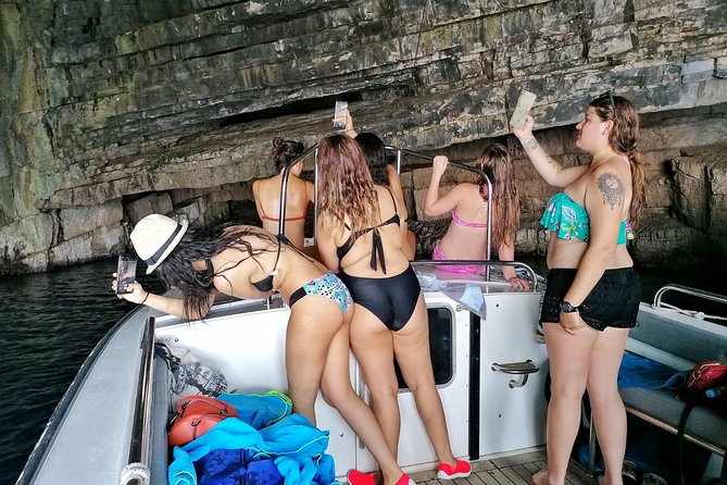 Blue cave tour with speed boat from town Hvar - Discovering the Pakleni Islands and Palmiana Bay