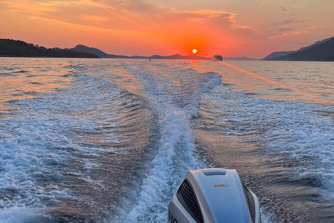 Blue & Green Cave,Sunj beach Small Group Tour with Speedboat - Logistics: Meeting Point and Access