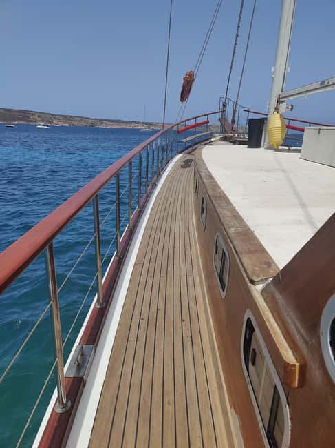 Blue lagoon, Crystal Lagoon & Comino Island & Caves - The Route and Major Stops on the Tour