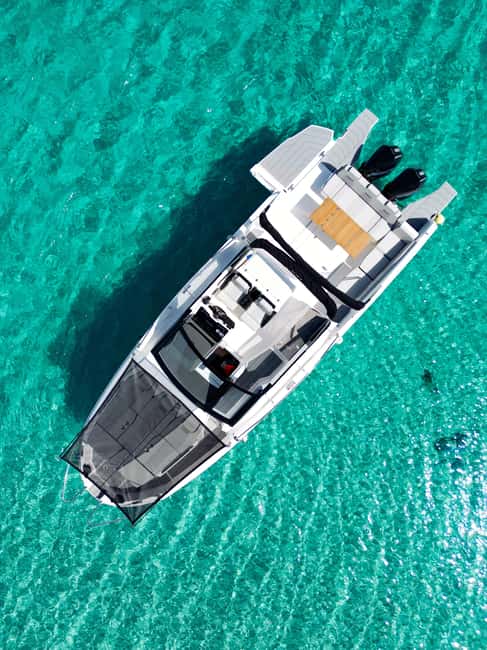 Blue Lagoon: Karnic CS10 Private Yacht with Fruits - Exploring the Deck and Comfort Features of the Karnic CS10