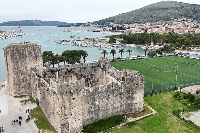 Blue Lagoon Tour from Split with Bottled Water and Wine Included - The Boat and Guides: Comfort and Expertise