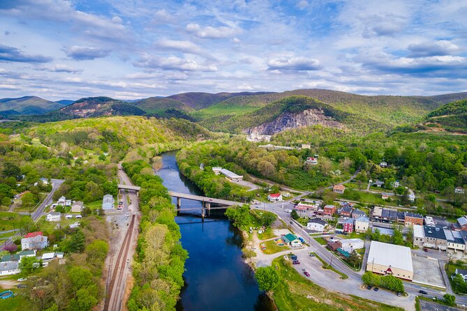 Blue Ridge Parkway Virginia Self-Guided Audio Tour - Peaks of Otter: Visitor Center and Lodge