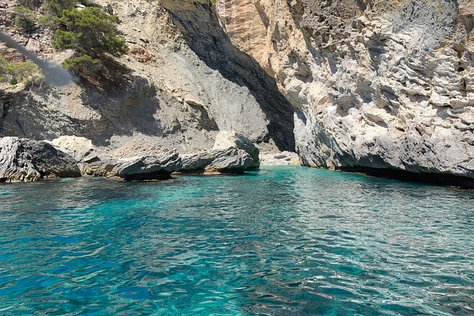 Bluemarine.me license free Bayliner Element E5 rental - Highlights of the Secluded Bays and Rock Formations